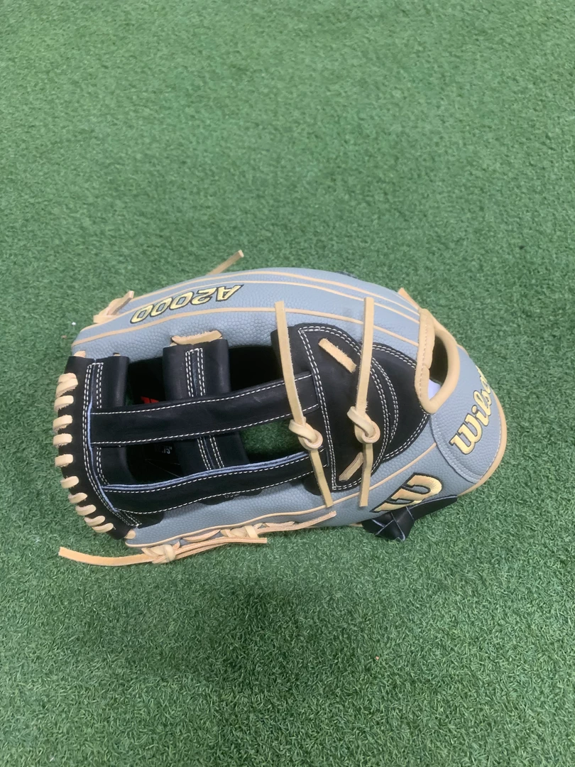 Baseline Sportss Wilson 2021 A2000 SuperSkin 1799 12.75β Glove LHT